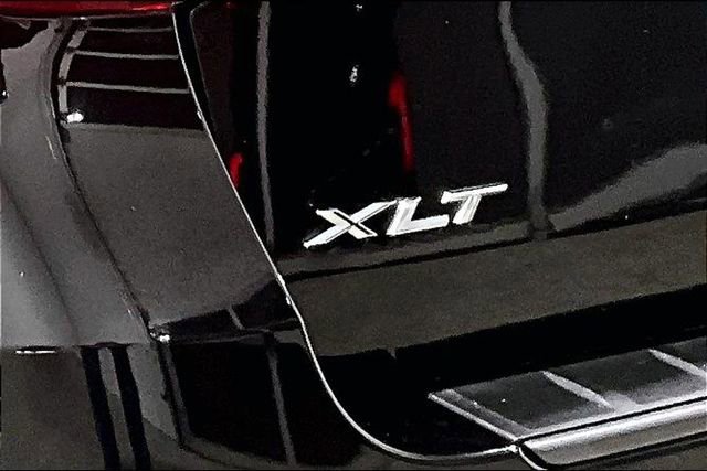 Used 2022 Ford Explorer XLT w/ XLT Sport Appearance Package image 41