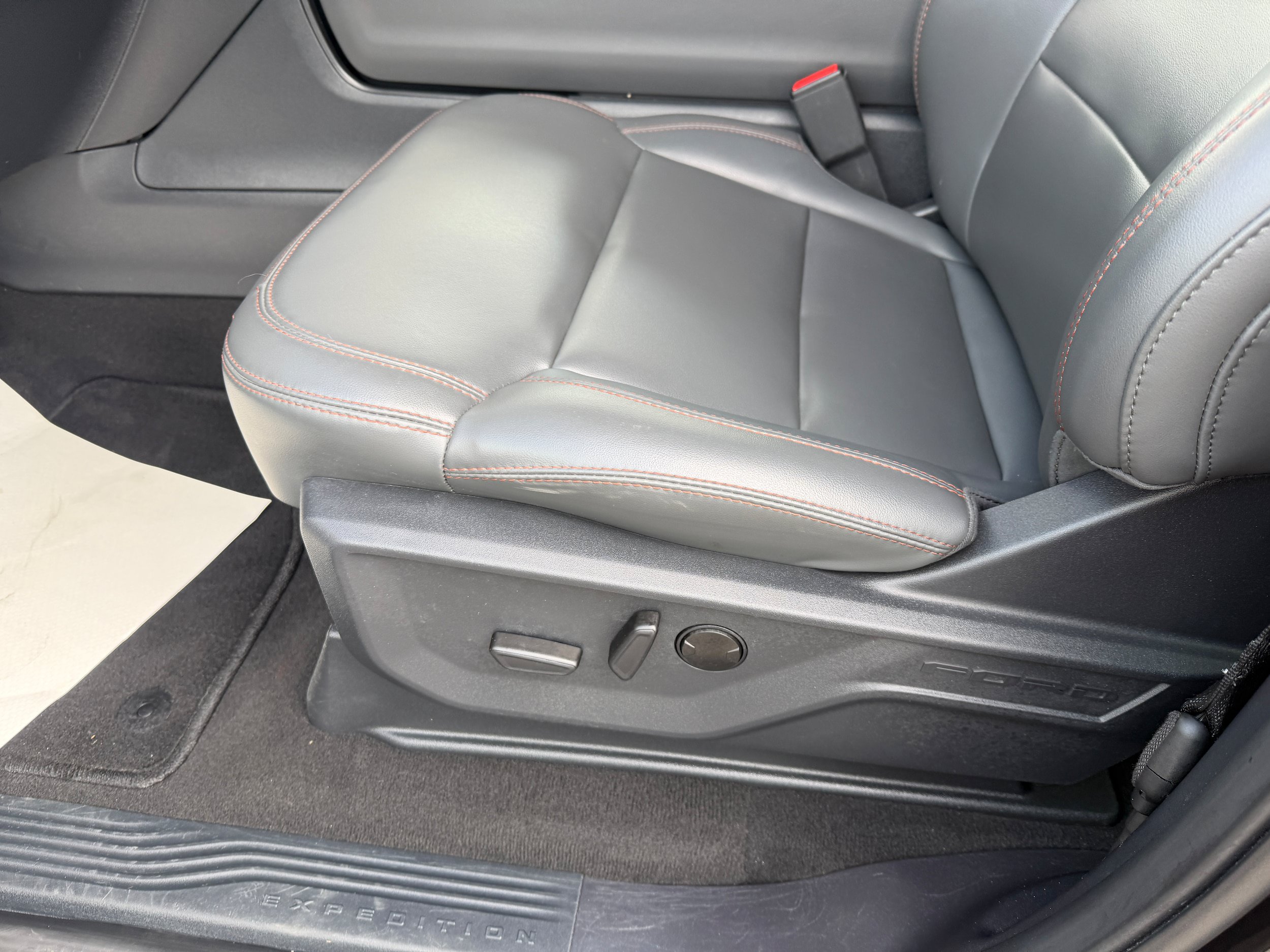 Certified 2025 Ford Expedition Active AWD/4WD image 19