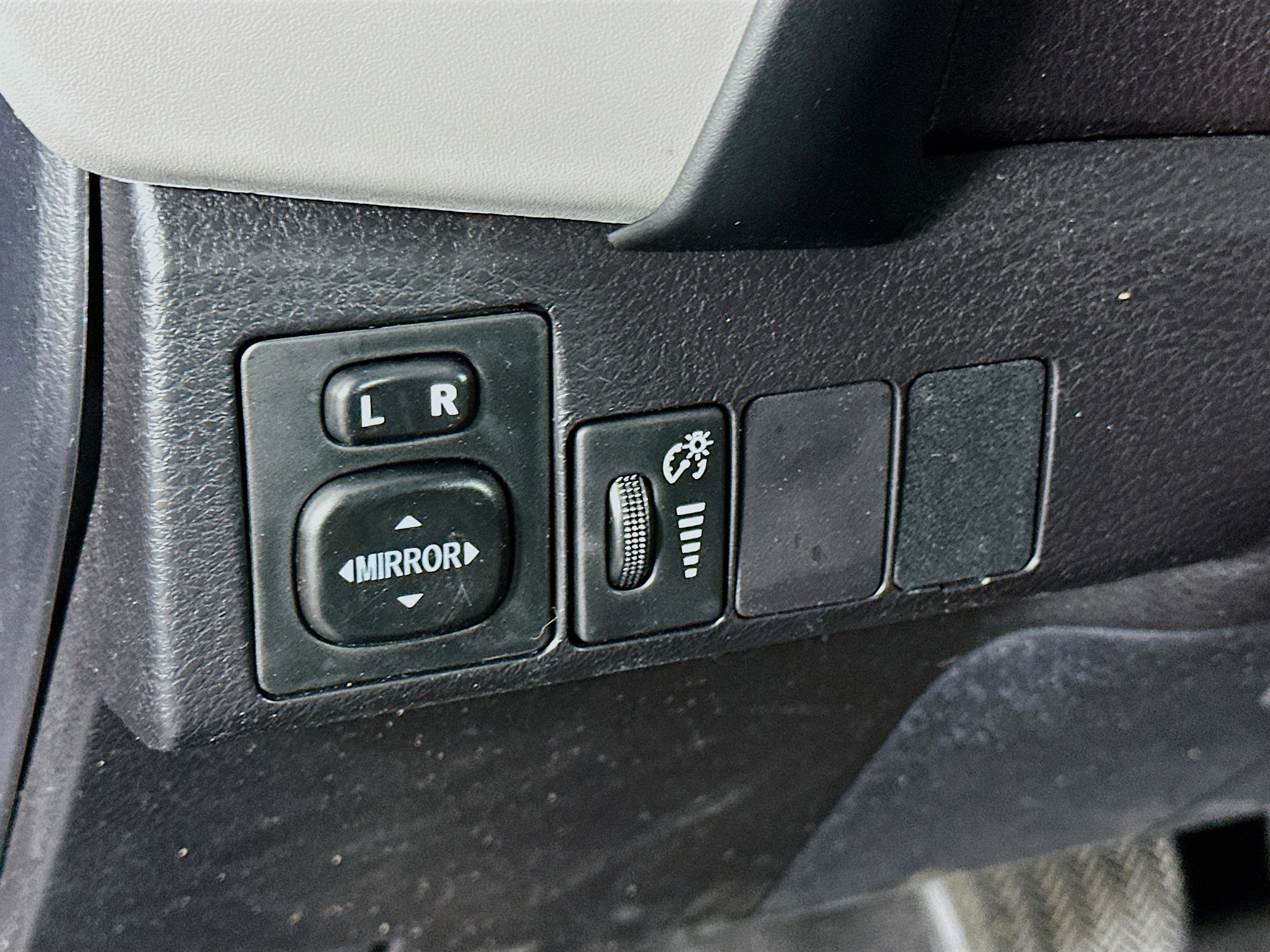 Used 2018 Toyota Corolla LE FWD image 16