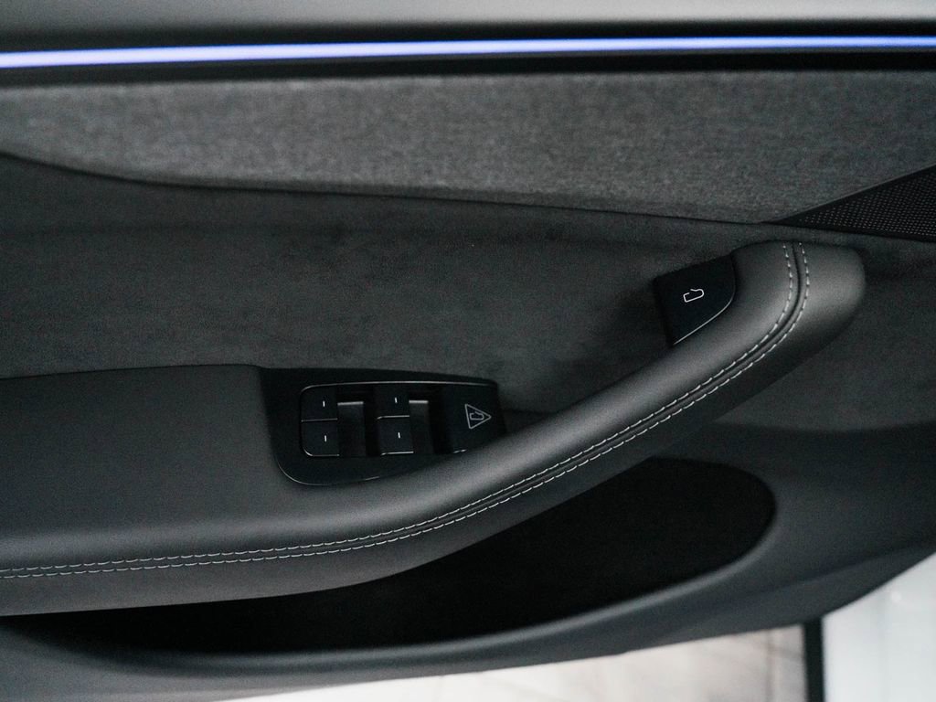 Used 2026 Tesla Model Y Long Range image 12