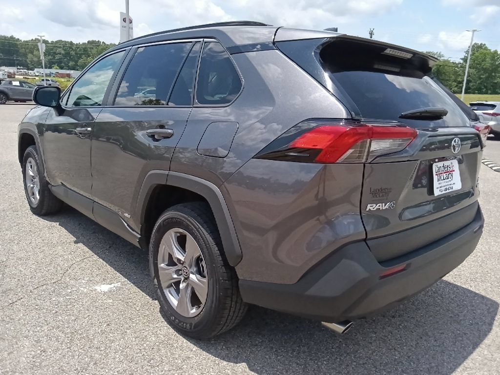 Used 2025 Toyota RAV4 LE AWD/4WD image 5
