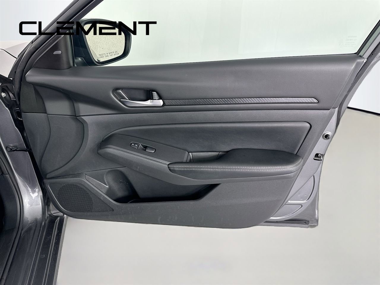 Used 2024 Nissan Altima 2.5 SV image 33