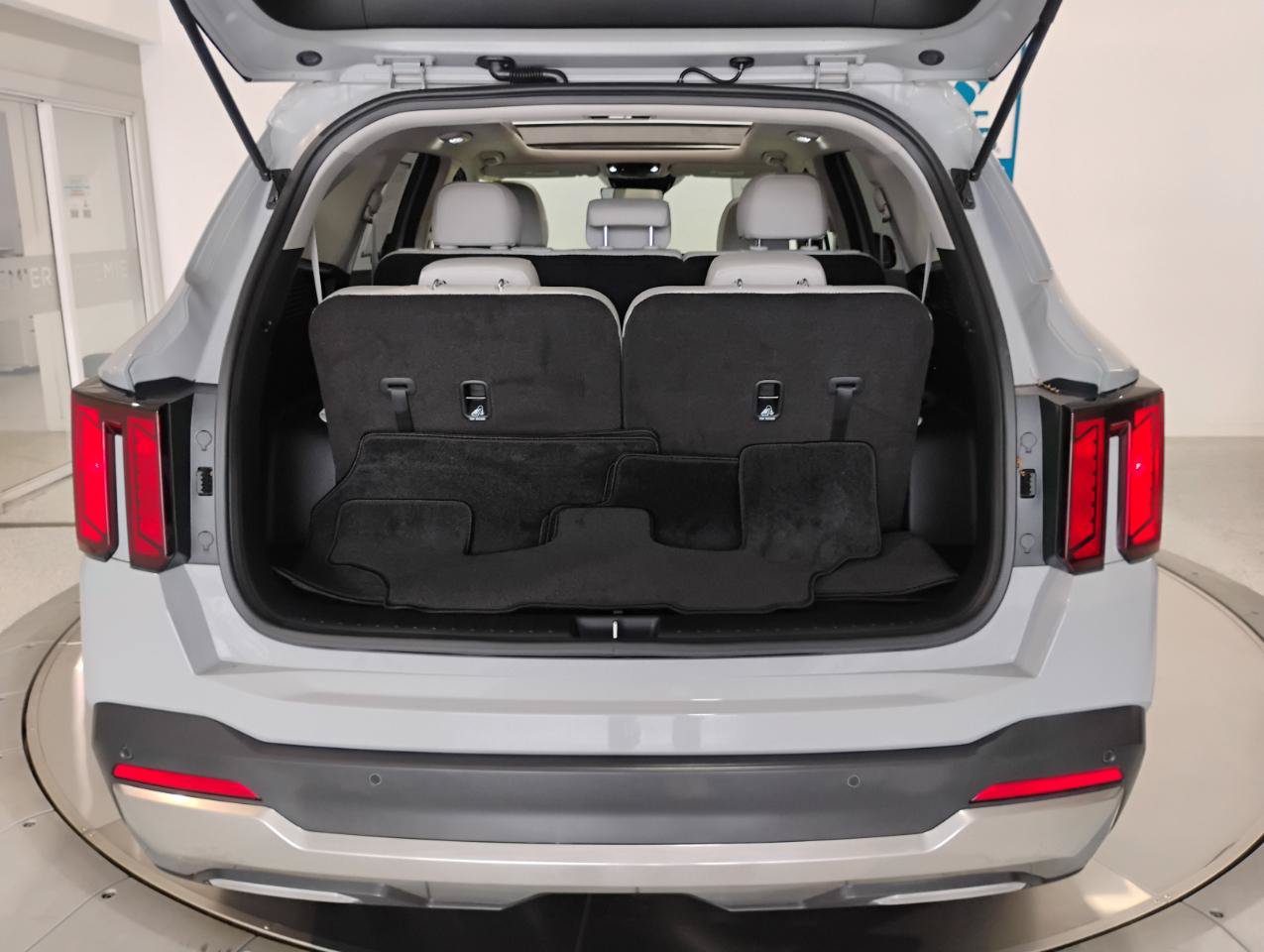 Used 2025 Kia Sorento S w/ Panoramic Sunroof Package FWD image 16