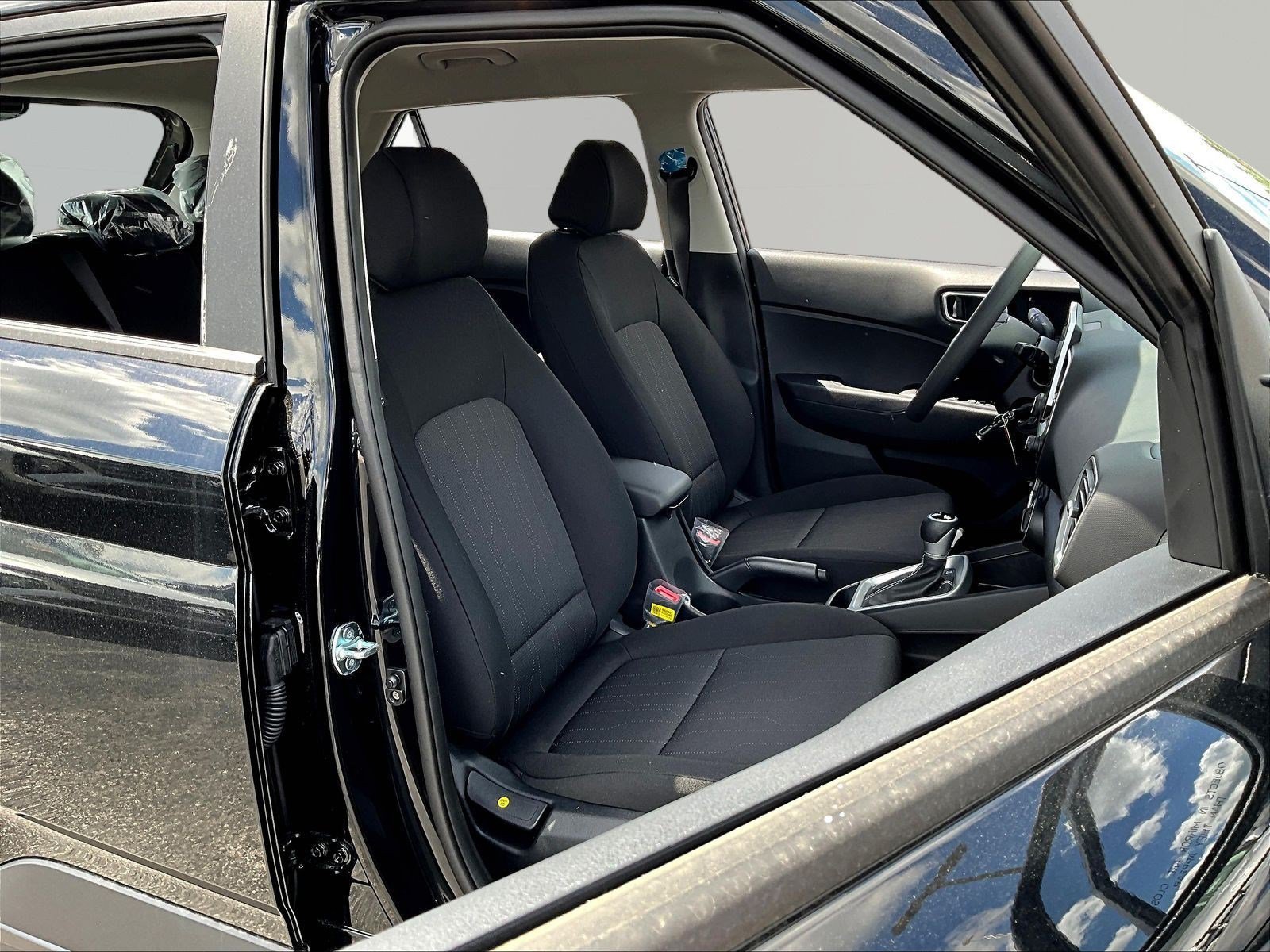 New 2026 Hyundai Venue SE FWD image 18