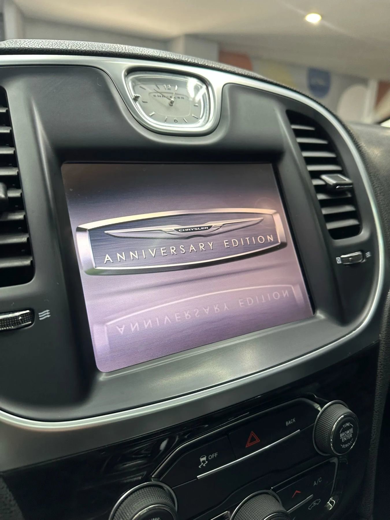 Used 2016 Chrysler 300 Limited image 13