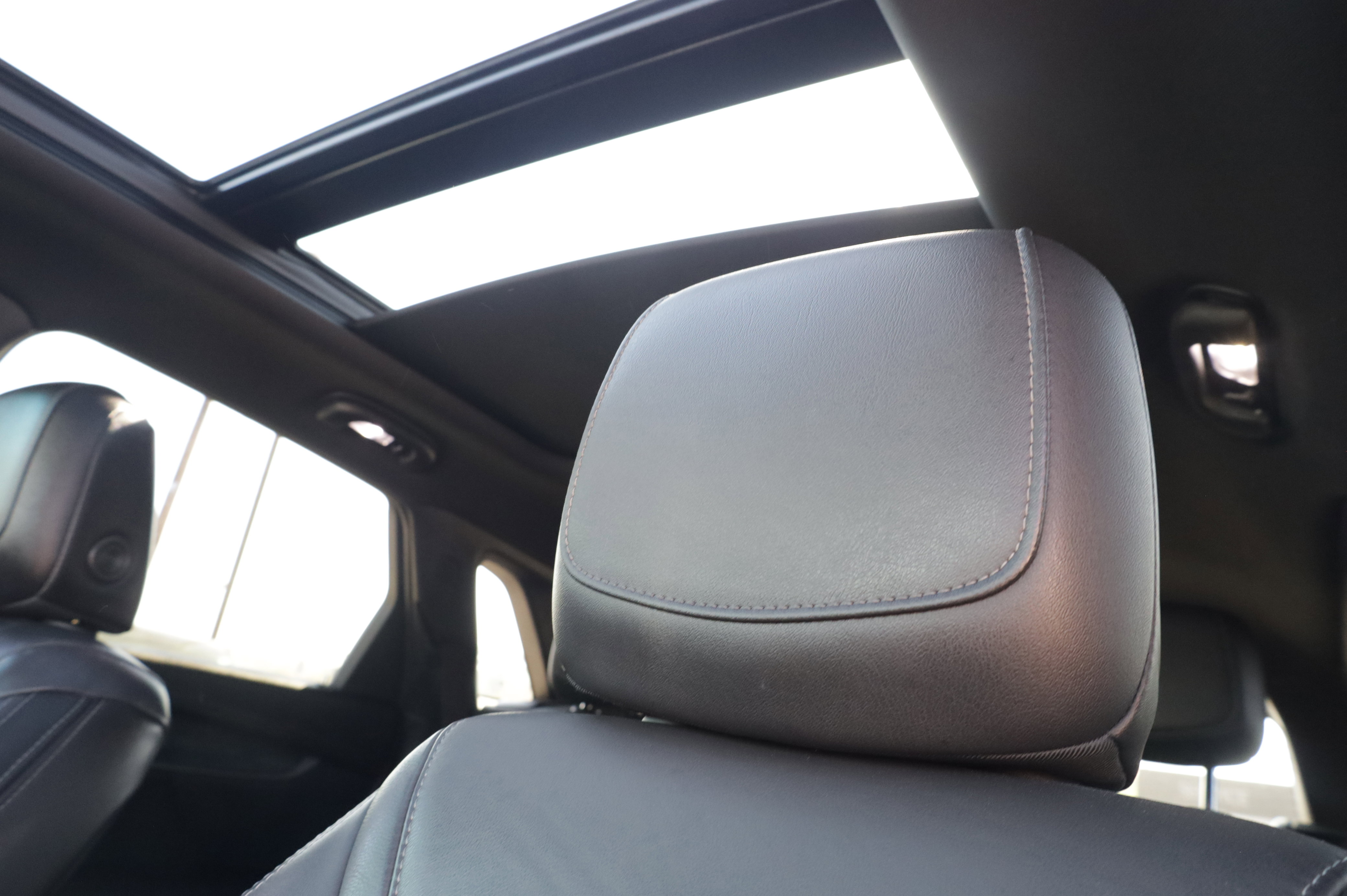 Used 2022 Cadillac XT5 Premium Luxury w/ Technology Package AWD/4WD image 14