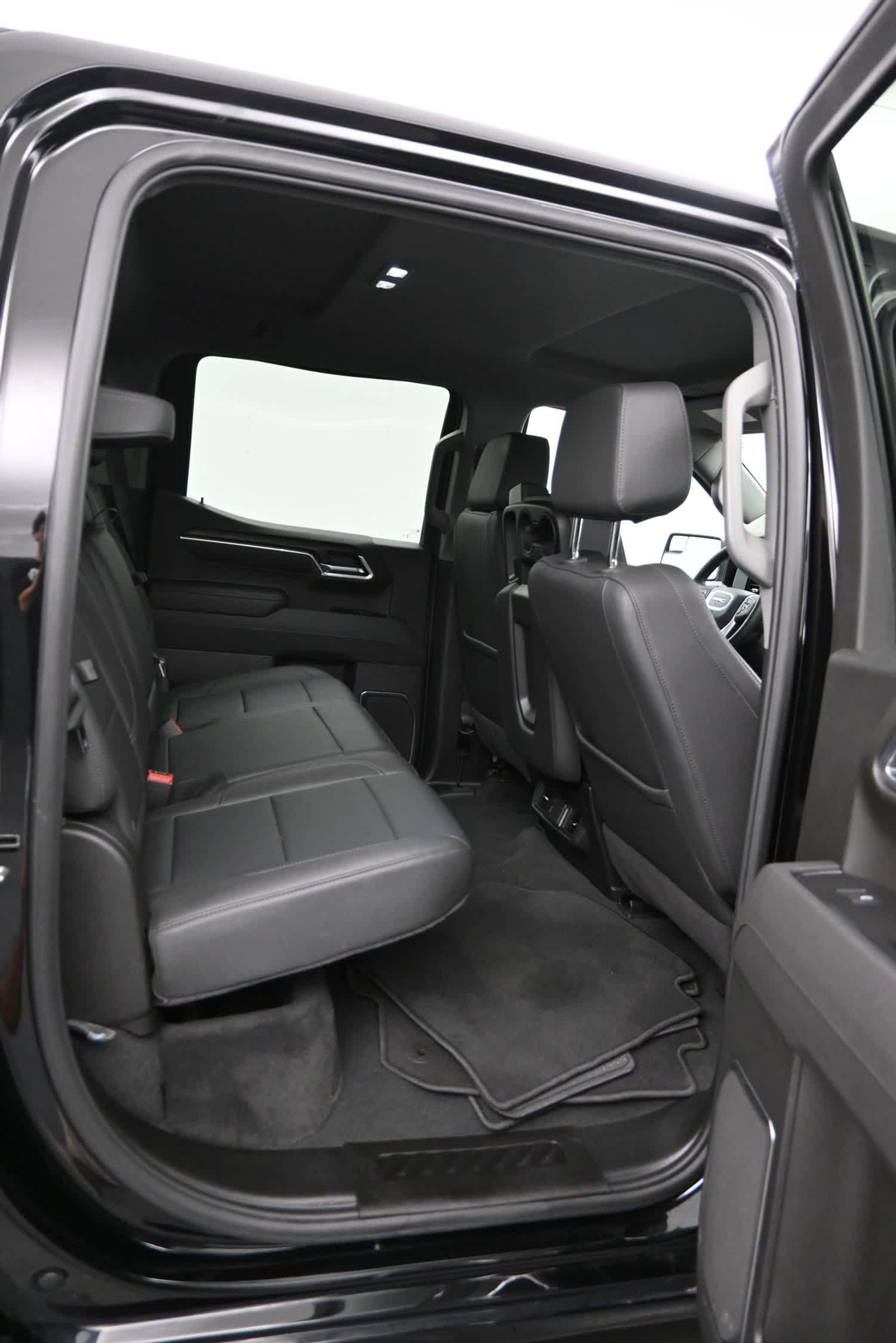 Used 2025 GMC Sierra 1500 SLT AWD/4WD image 12