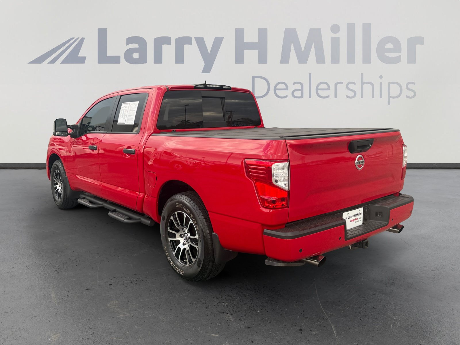 Used 2022 Nissan Titan SV w/ SV Convenience Package RWD image 3