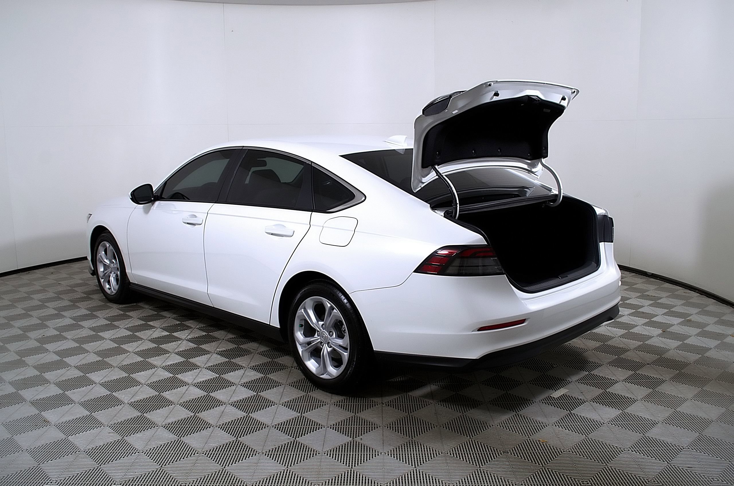 Used 2025 Honda Accord LX image 10