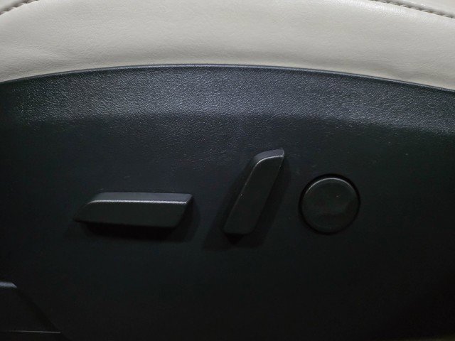 Used 2020 Tesla Model S Performance image 30