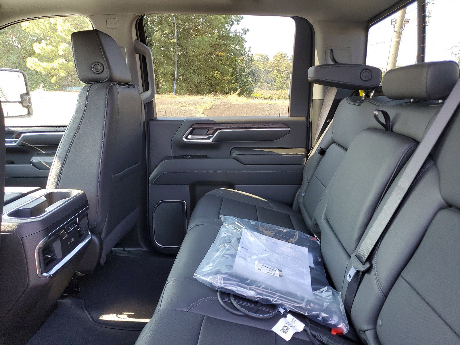 New 2025 GMC Sierra 2500 SLT w/ SLT Premium Package image 13