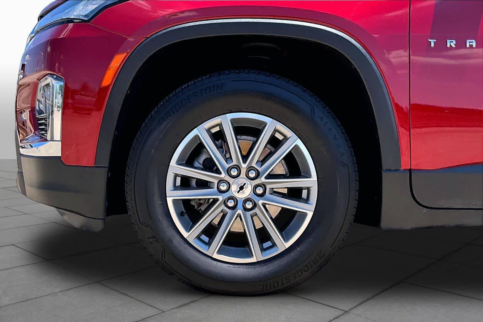 Used 2023 Chevrolet Traverse LT FWD image 10