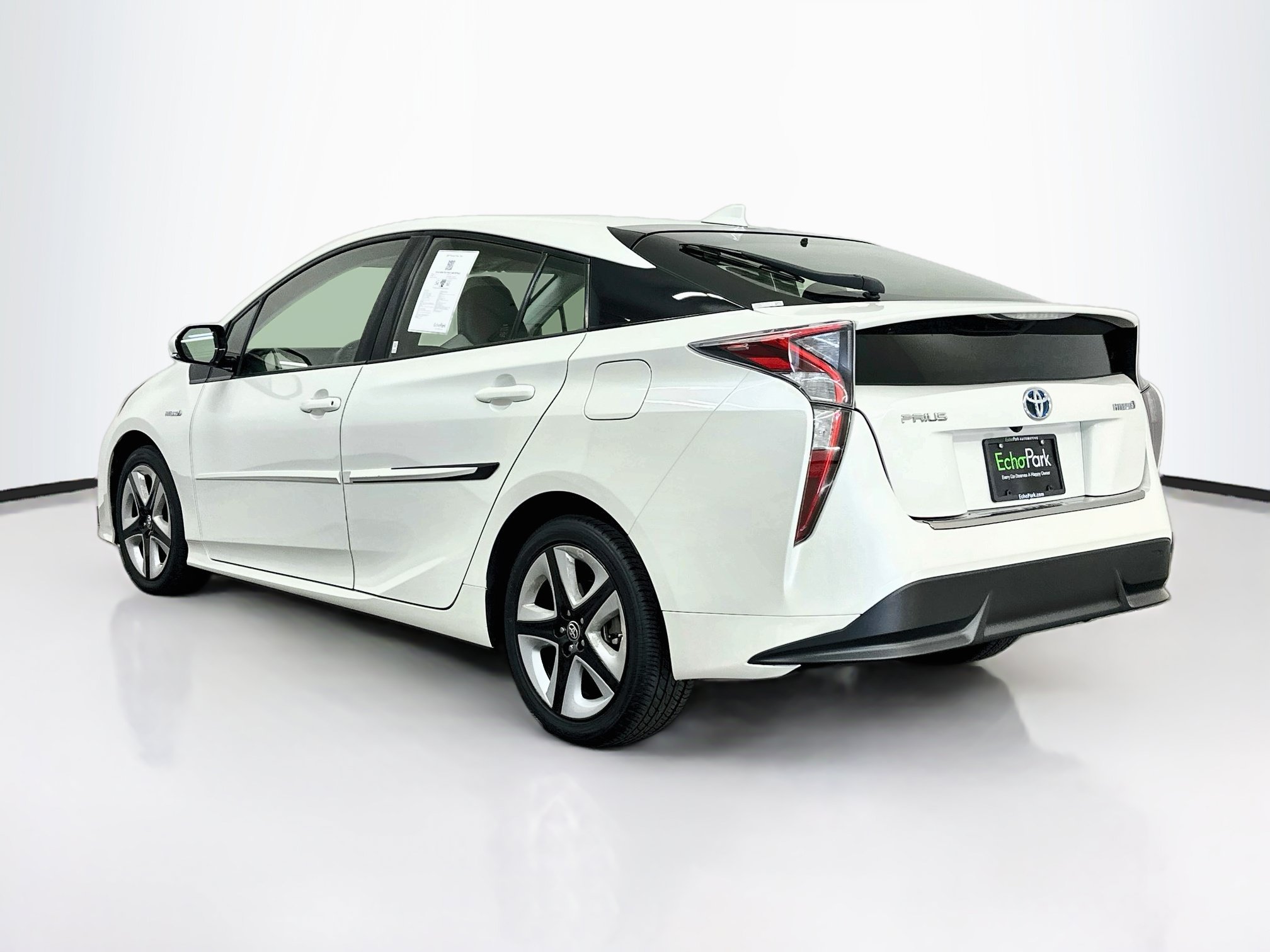 Used 2017 Toyota Prius Three Touring w/ Carpet Mat Package FWD image 5