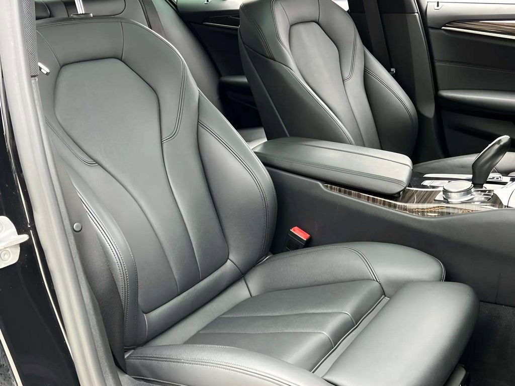 Used 2018 BMW 530e xDrive image 13