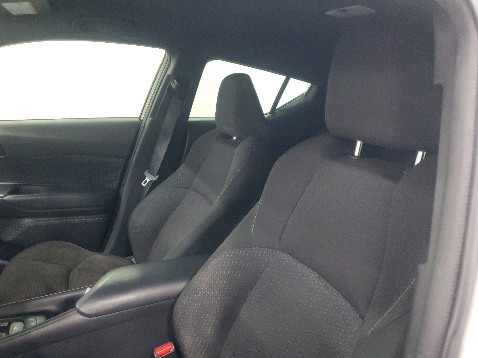 Used 2018 Toyota C-HR XLE image 18