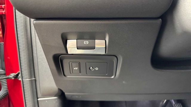 Used 2021 Land Rover Discovery Sport S image 24