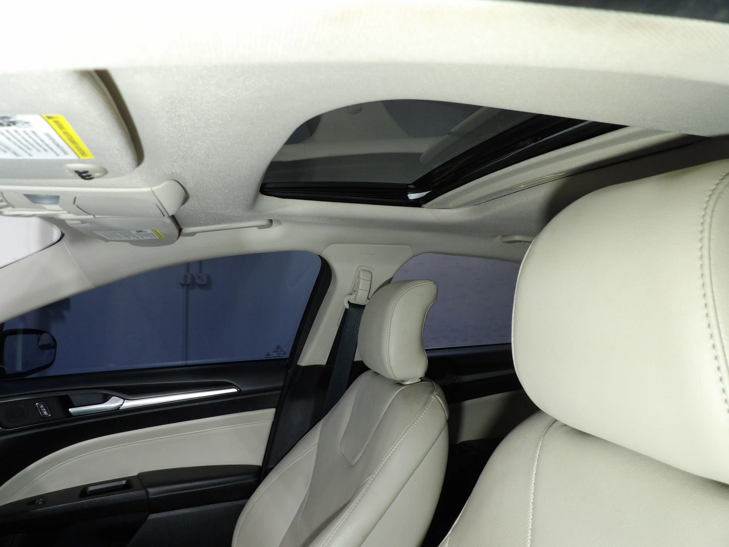 Used 2018 Ford Fusion Titanium image 11