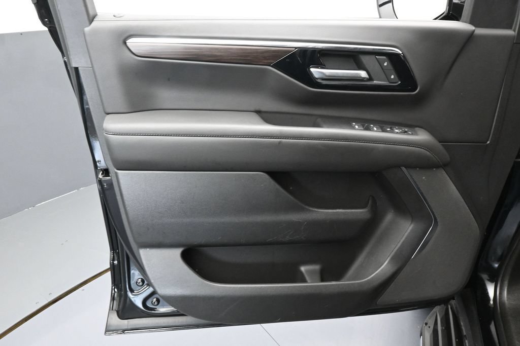 Used 2026 Chevrolet Tahoe LS w/ LPO, Dark Essentials Package RWD image 13