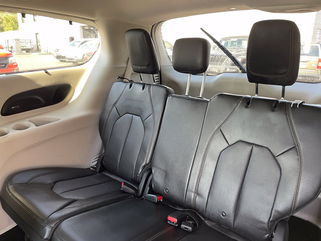 Used 2020 Chrysler Pacifica Touring-L Plus FWD image 13