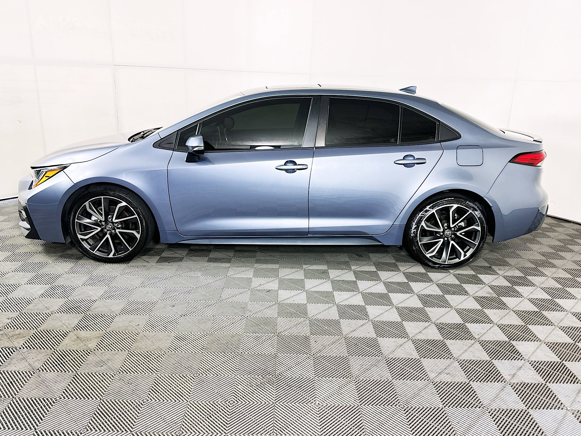 Used 2022 Toyota Corolla XSE FWD image 6