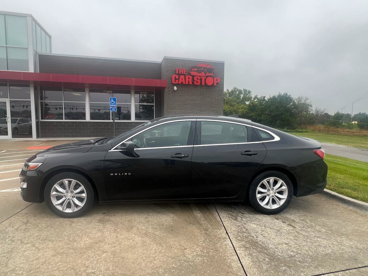 Used 2020 Chevrolet Malibu LT FWD image 1