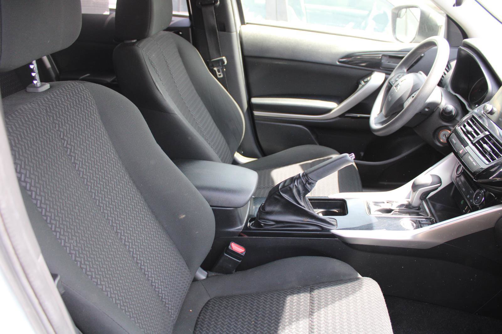 Used 2023 Mitsubishi Eclipse Cross LE image 4