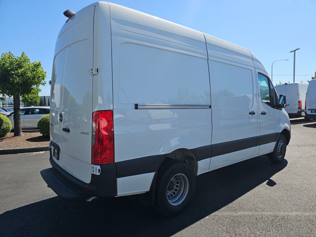 New 2024 Mercedes-Benz Sprinter 144 Cargo image 6