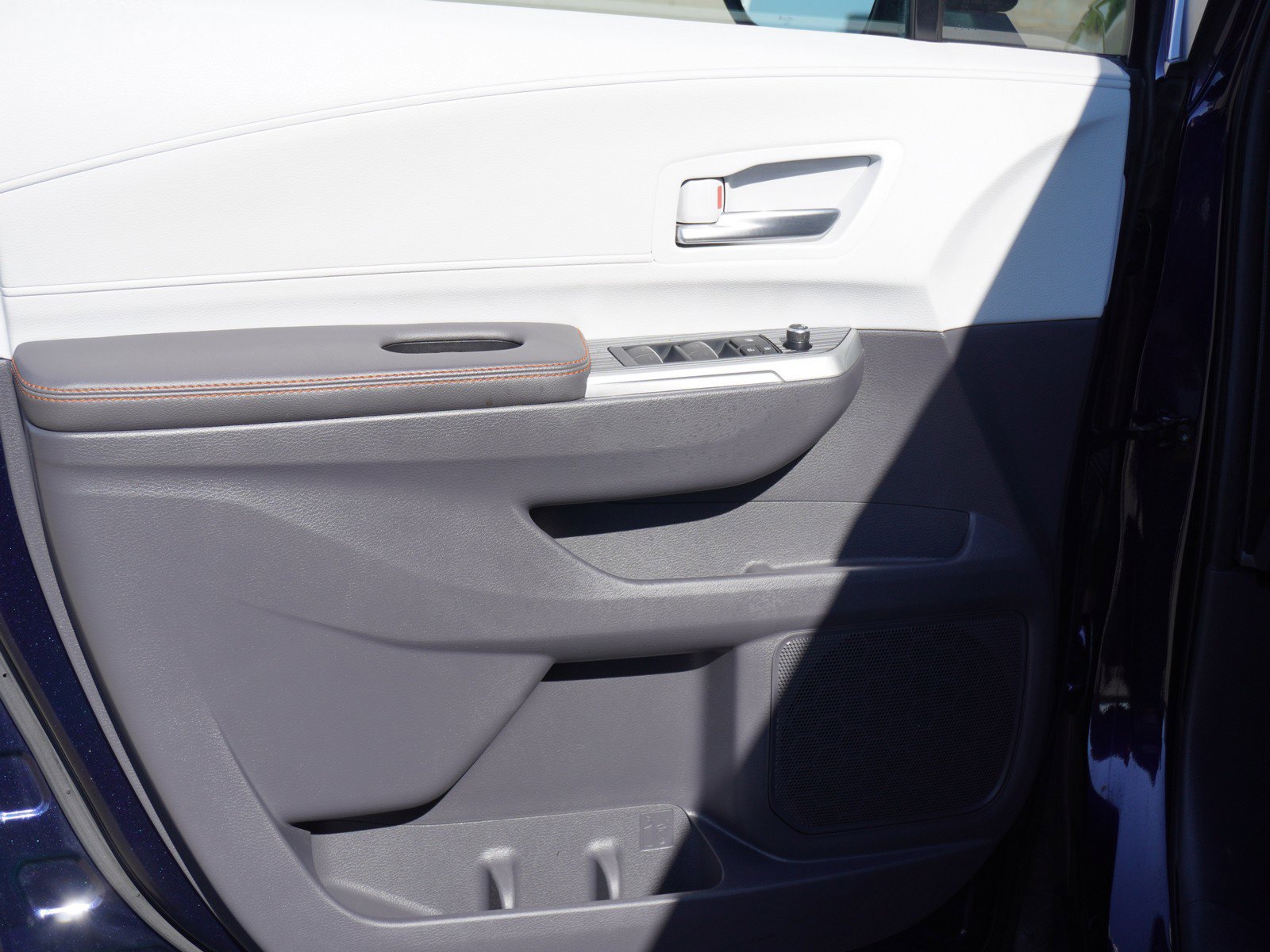 Used 2024 Toyota Sienna XSE w/ XSE Plus Package image 21