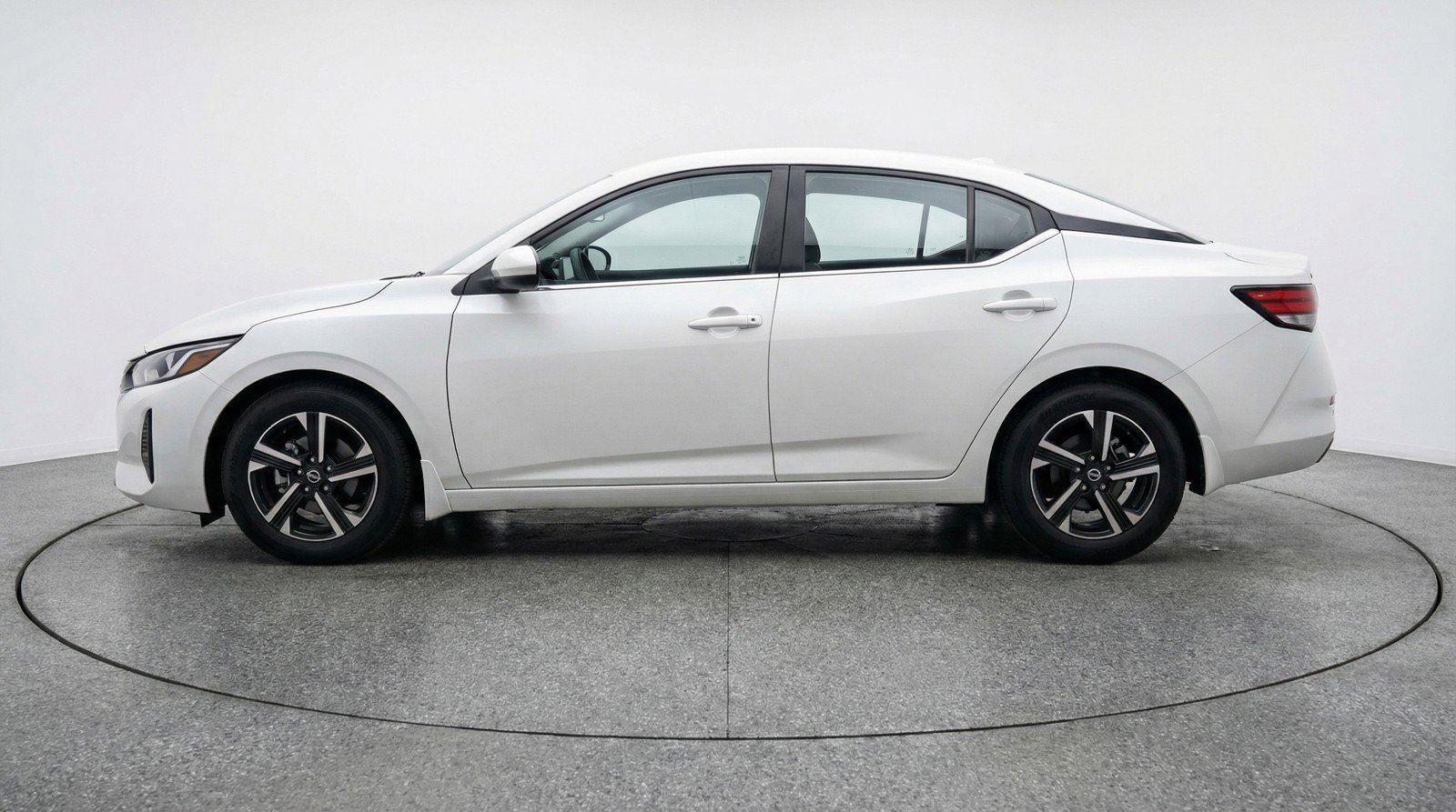 Used 2025 Nissan Sentra SV image 5