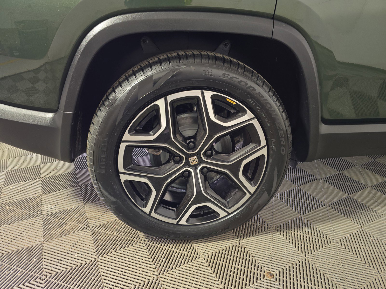 Used 2024 Rivian R1S Adventure AWD/4WD image 12