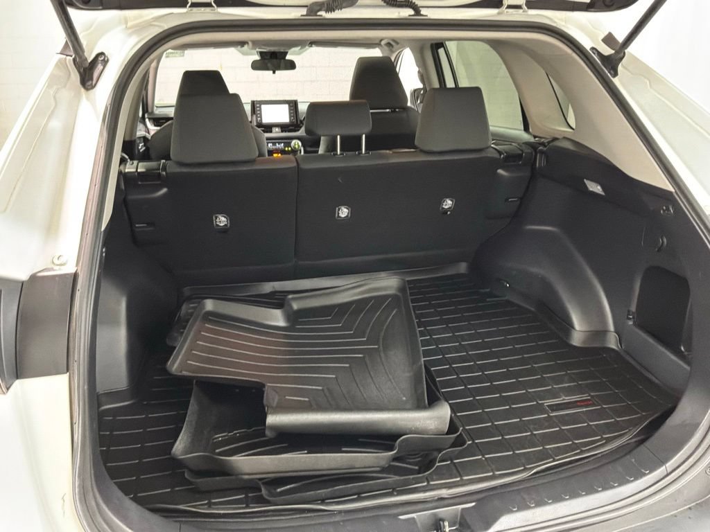 Used 2019 Toyota RAV4 XLE w/ Carpet Mat Package AWD/4WD image 25