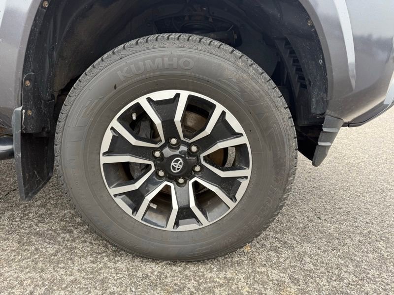 Used 2020 Toyota Tacoma TRD Sport image 4