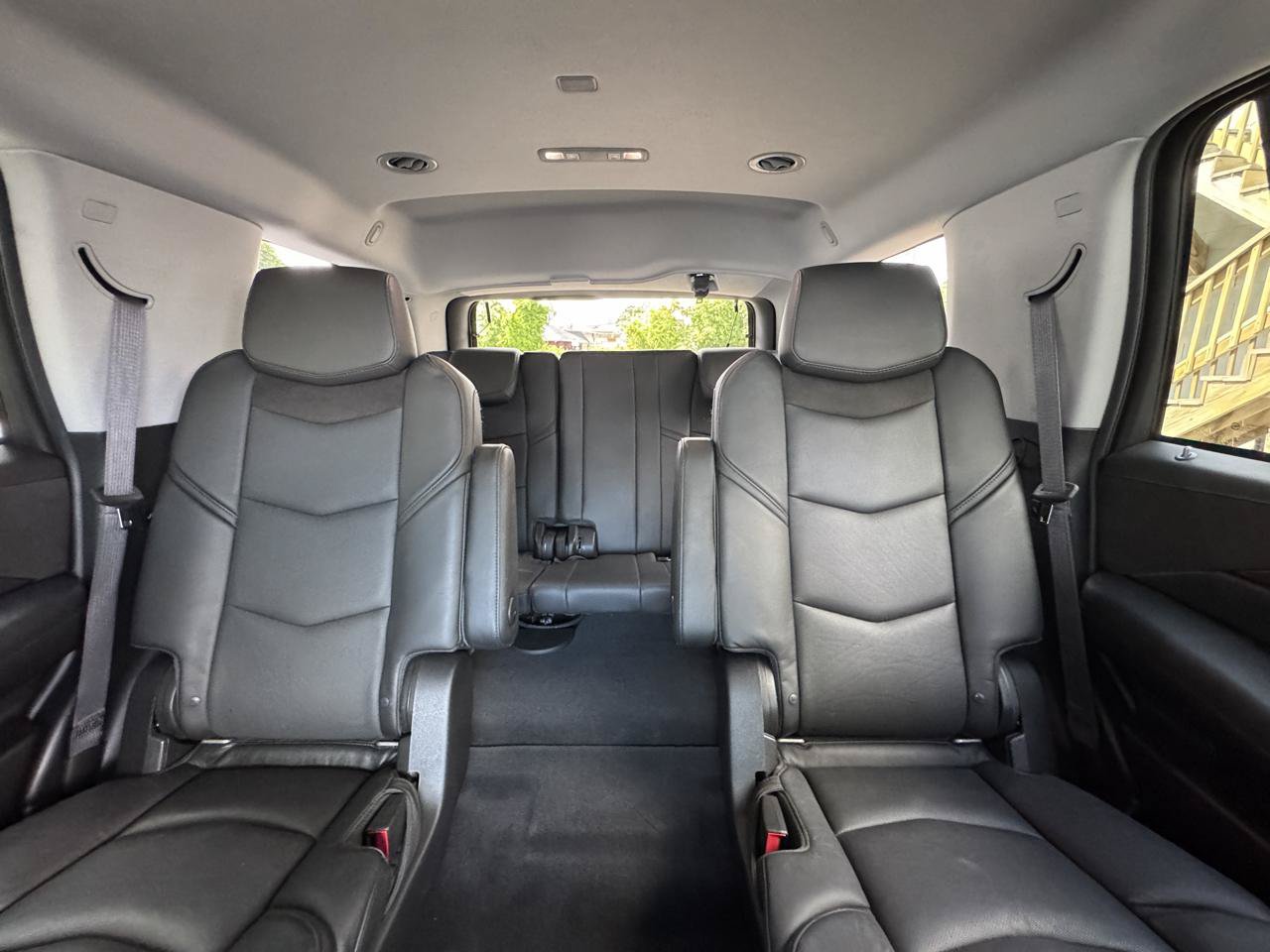 Used 2015 Cadillac Escalade Luxury AWD/4WD image 12