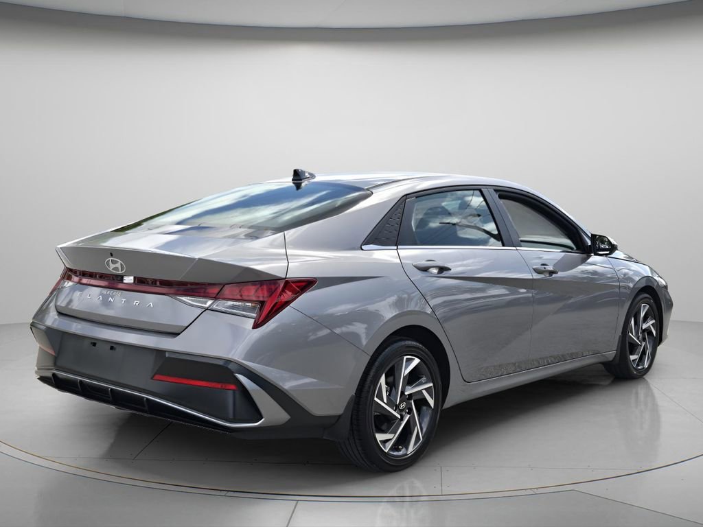 Certified 2025 Hyundai Elantra SEL FWD image 7