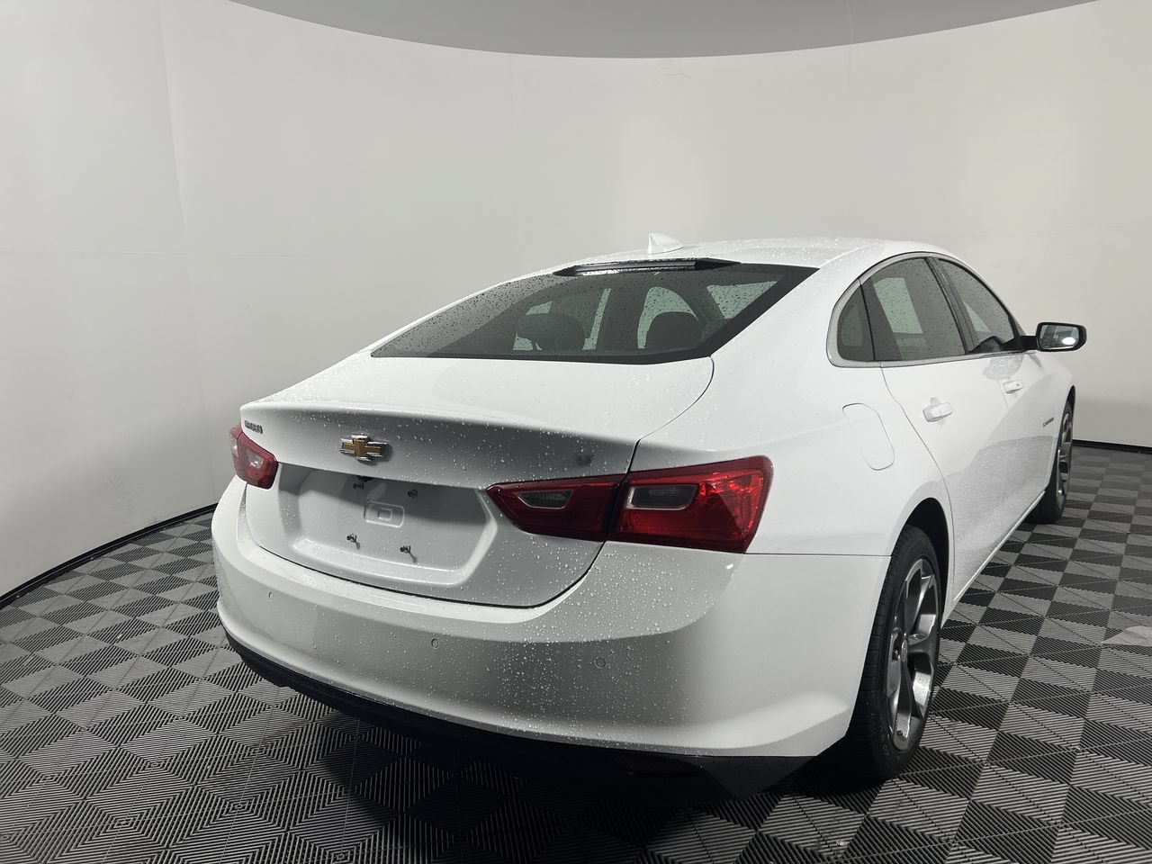 Used 2024 Chevrolet Malibu LT FWD image 3
