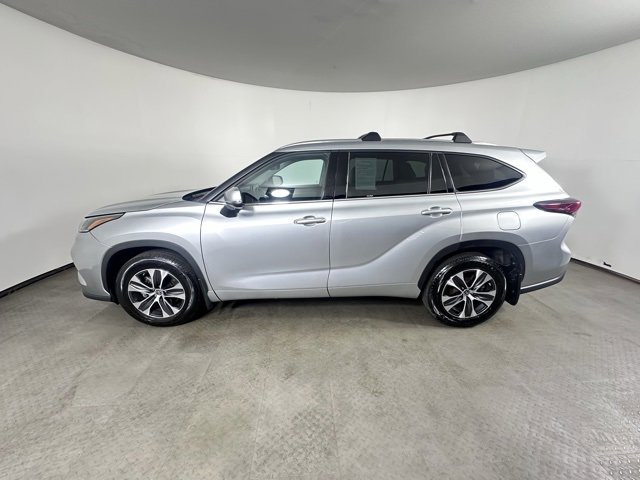 Used 2021 Toyota Highlander XLE image 6