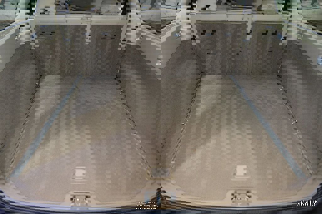 Used 2010 Volvo XC70 3.2 image 32