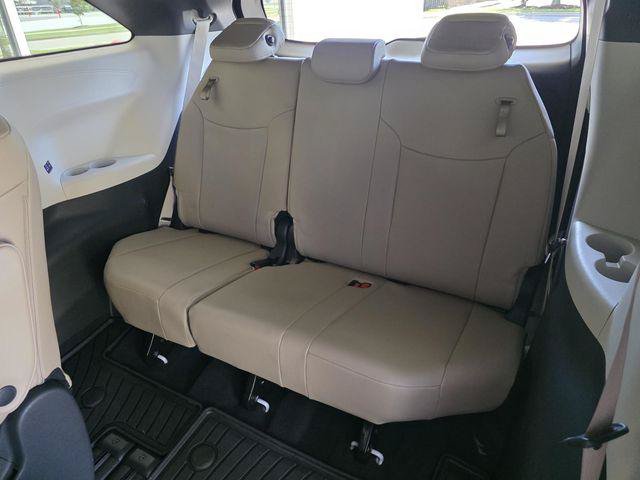 Certified 2024 Toyota Sienna XLE FWD image 15
