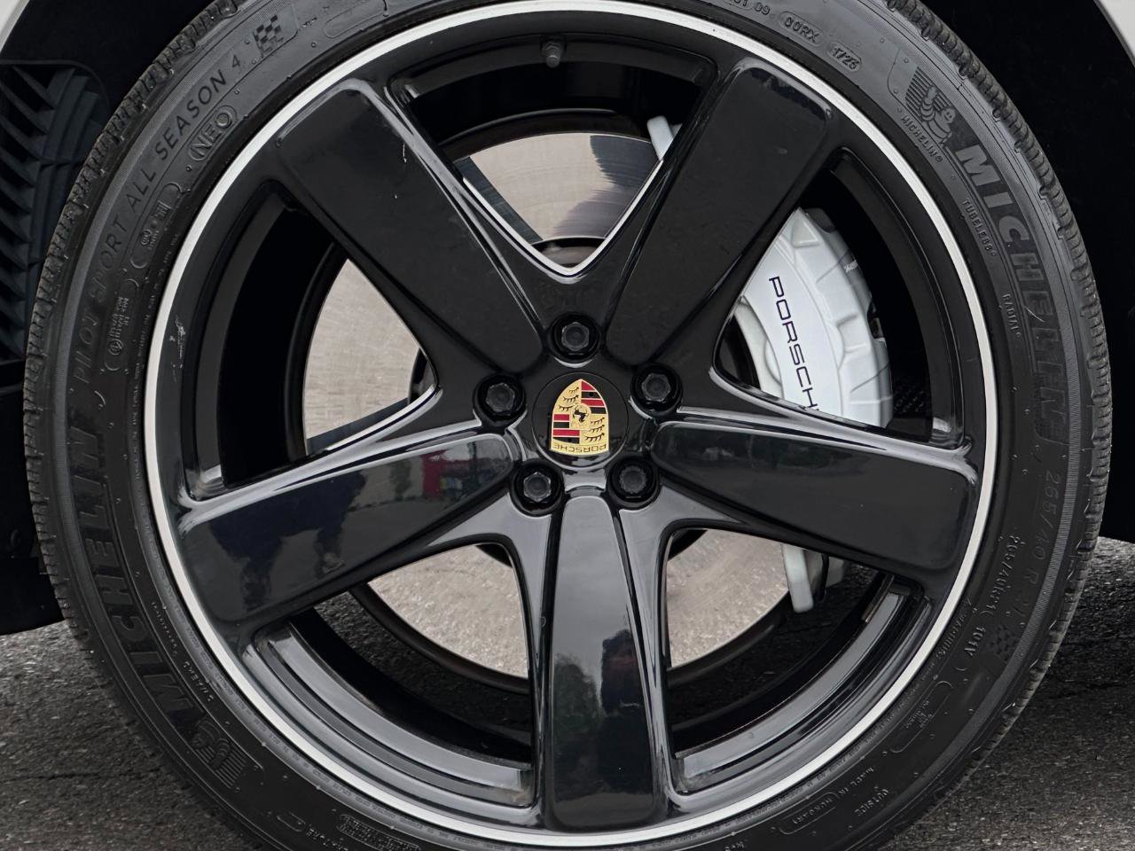 Used 2020 Porsche Macan Turbo AWD/4WD image 9