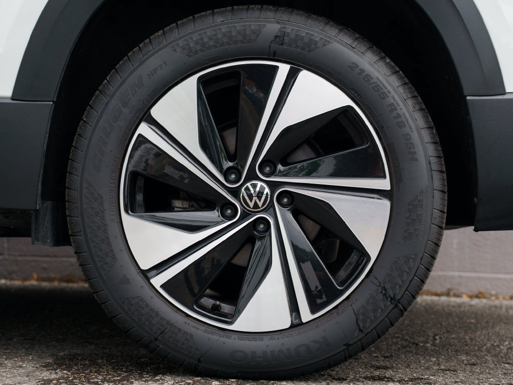 Certified 2025 Volkswagen Taos SE AWD/4WD image 13