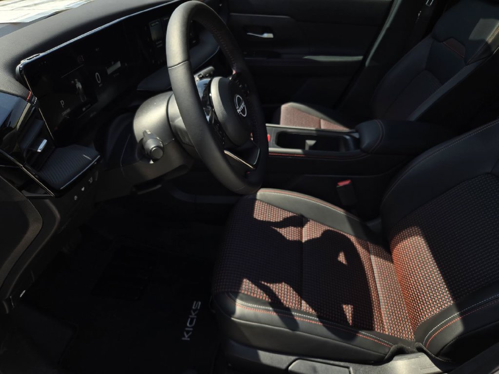 New 2026 Nissan Kicks SR w/ SR Premium Package FWD image 19