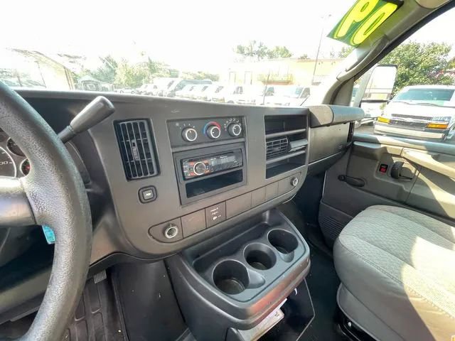 Used 2009 Chevrolet Express 3500 image 12