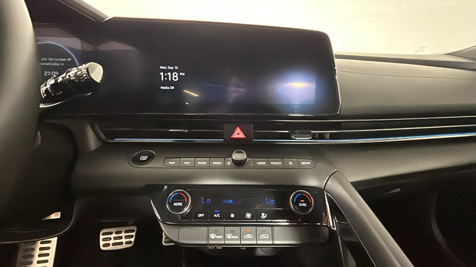 Used 2025 Hyundai Elantra SEL FWD image 27