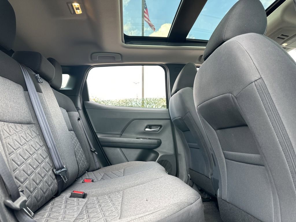 Used 2025 Nissan Kicks SV w/ SV Premium Package image 32