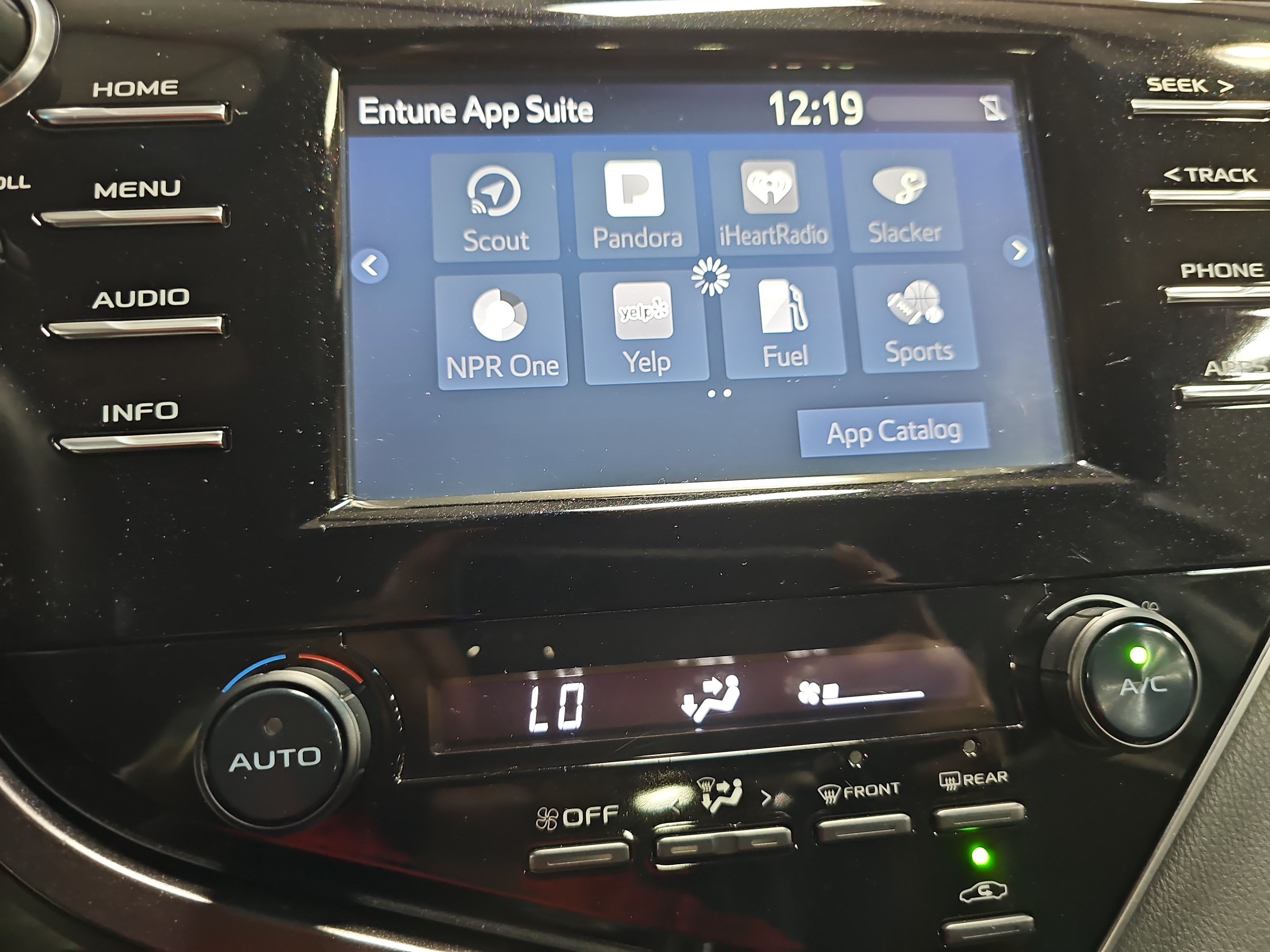 Used 2018 Toyota Camry SE w/ Moonroof Package FWD image 21