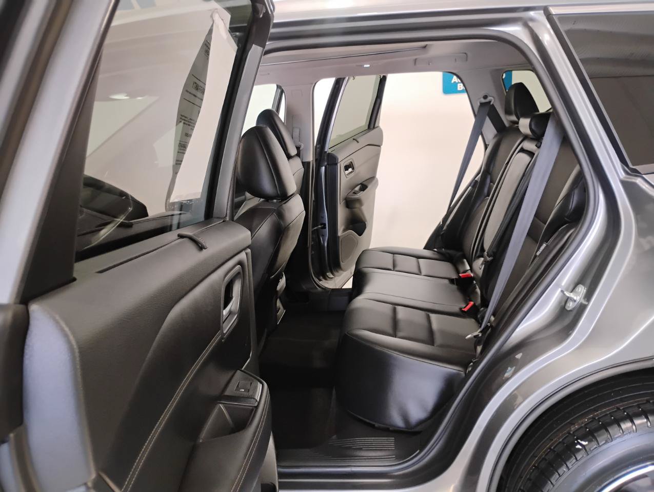 Used 2024 Nissan Rogue SV w/ SV Premium Package AWD/4WD image 41