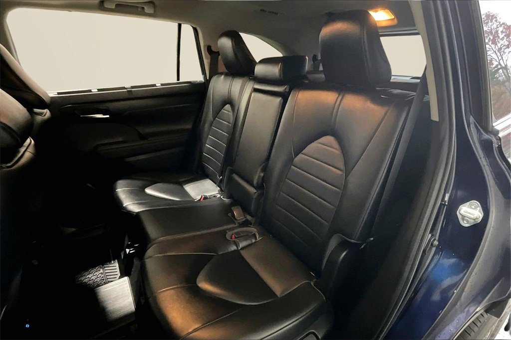 Used 2022 Toyota Highlander XLE image 22