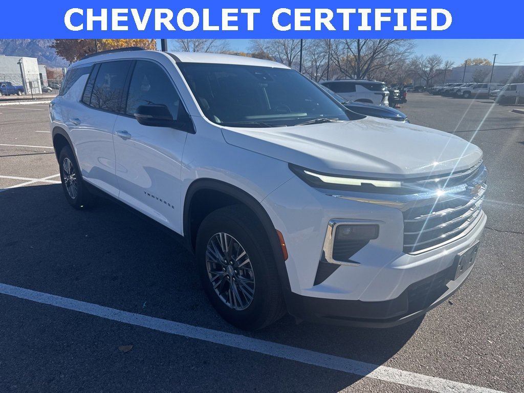 Certified 2025 Chevrolet Traverse LT image 1
