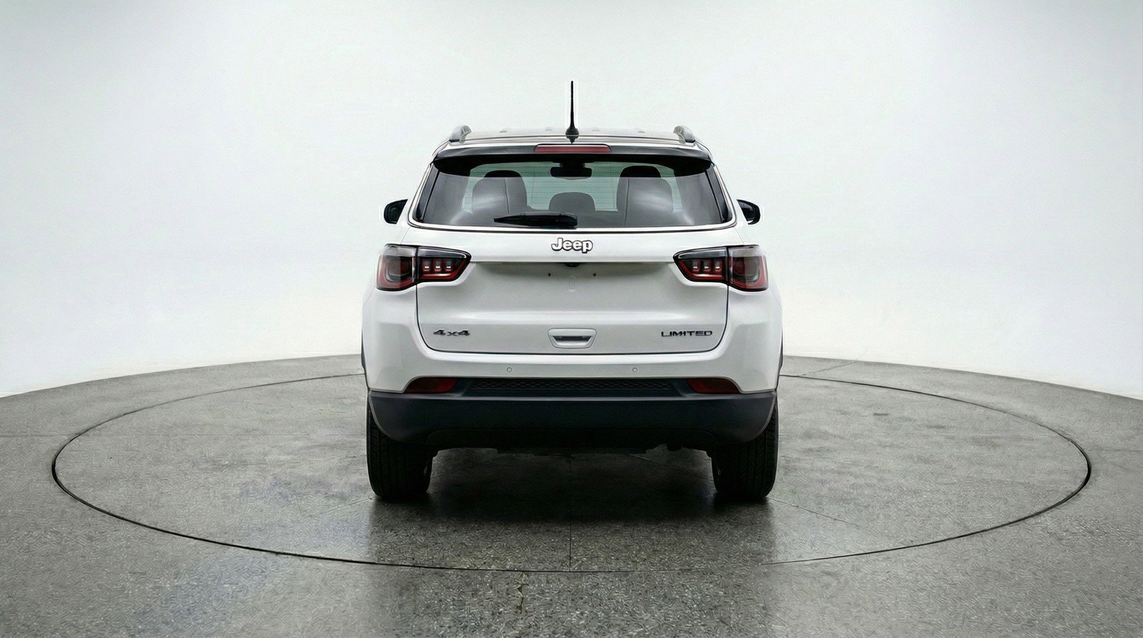 Used 2025 Jeep Compass Latitude AWD/4WD image 7