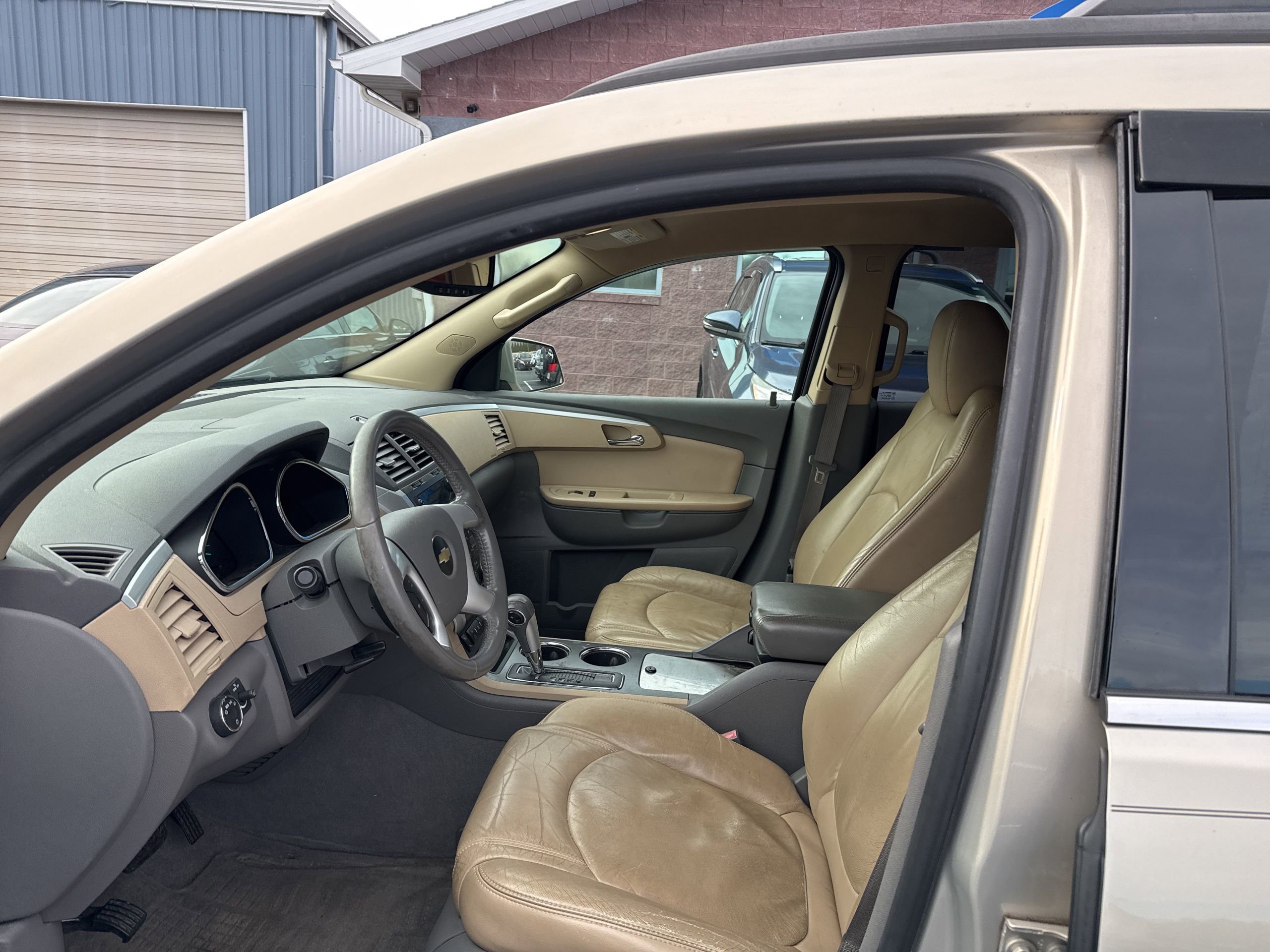 Used 2010 Chevrolet Traverse LT w/ Personal Connectivity Package image 8